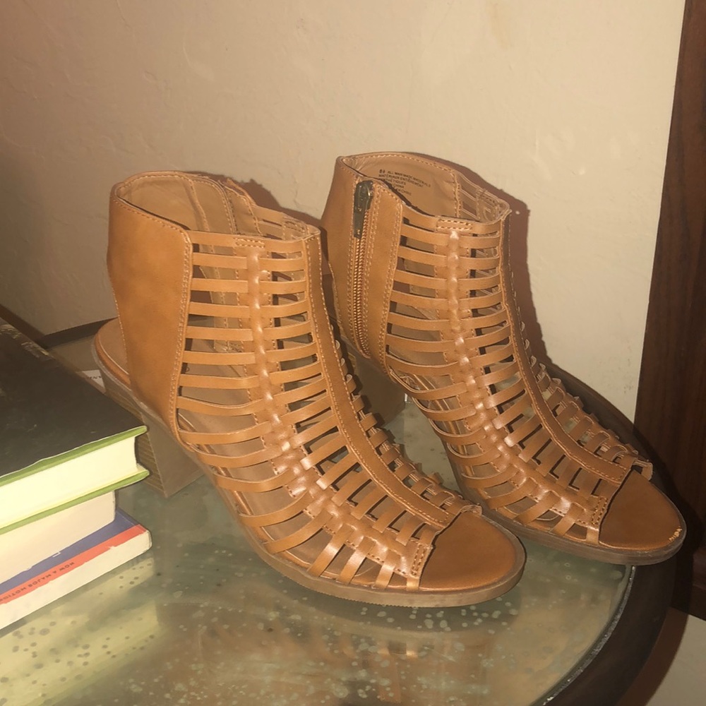 Massimo tan wedges